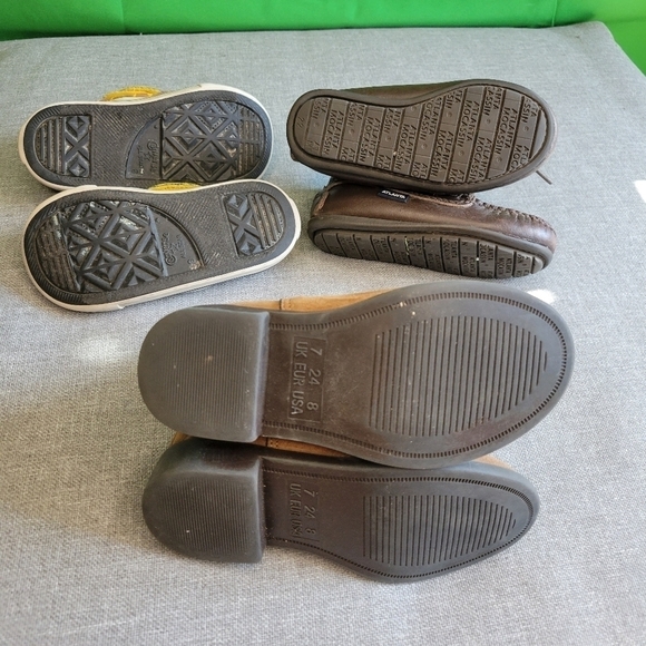 Bundle of 3 pairs of boys shoes. - Picture 4 of 14
